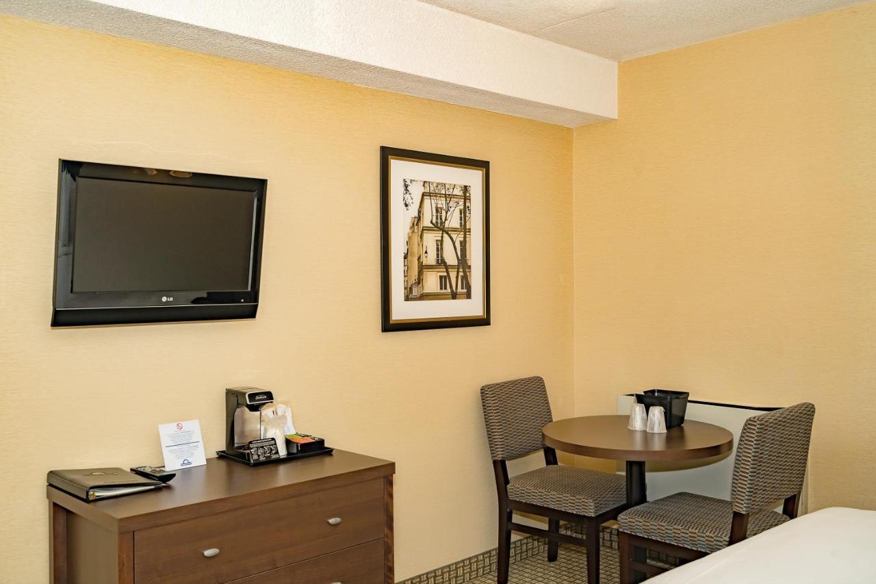 Days Inn By Wyndham Niagara Falls Lundys Lane エクステリア 写真