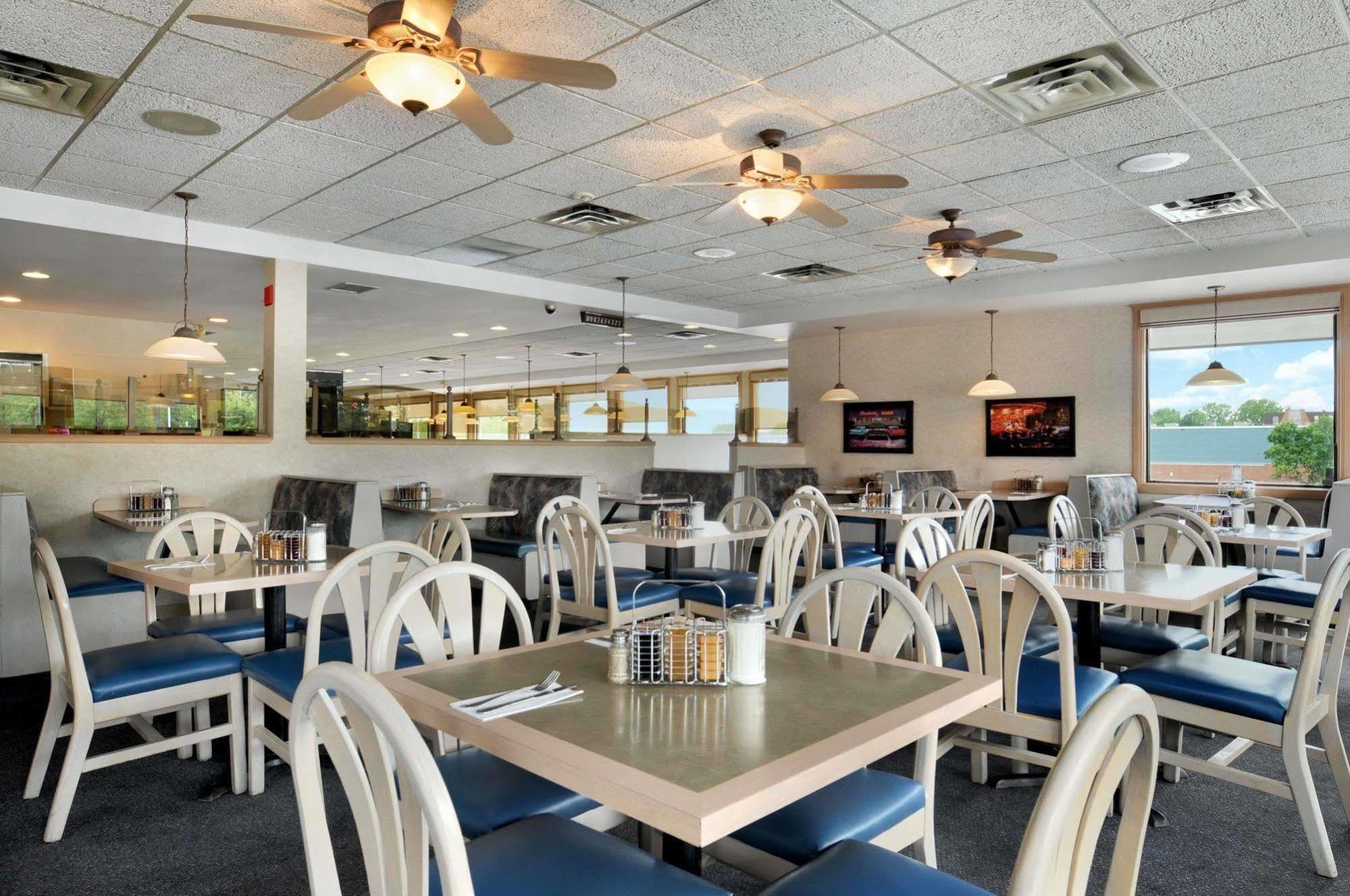 Days Inn By Wyndham Niagara Falls Lundys Lane エクステリア 写真