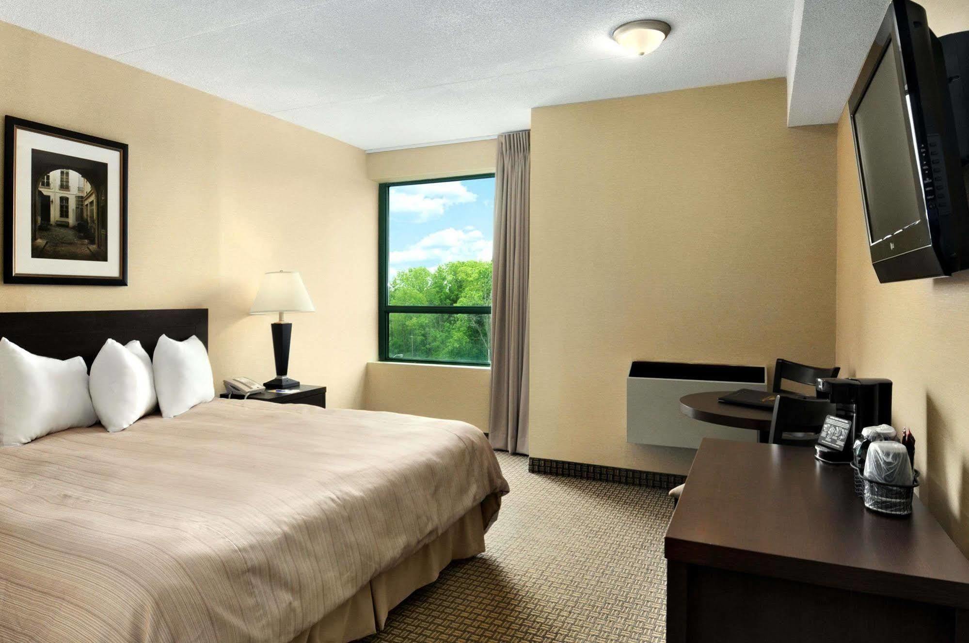 Days Inn By Wyndham Niagara Falls Lundys Lane エクステリア 写真