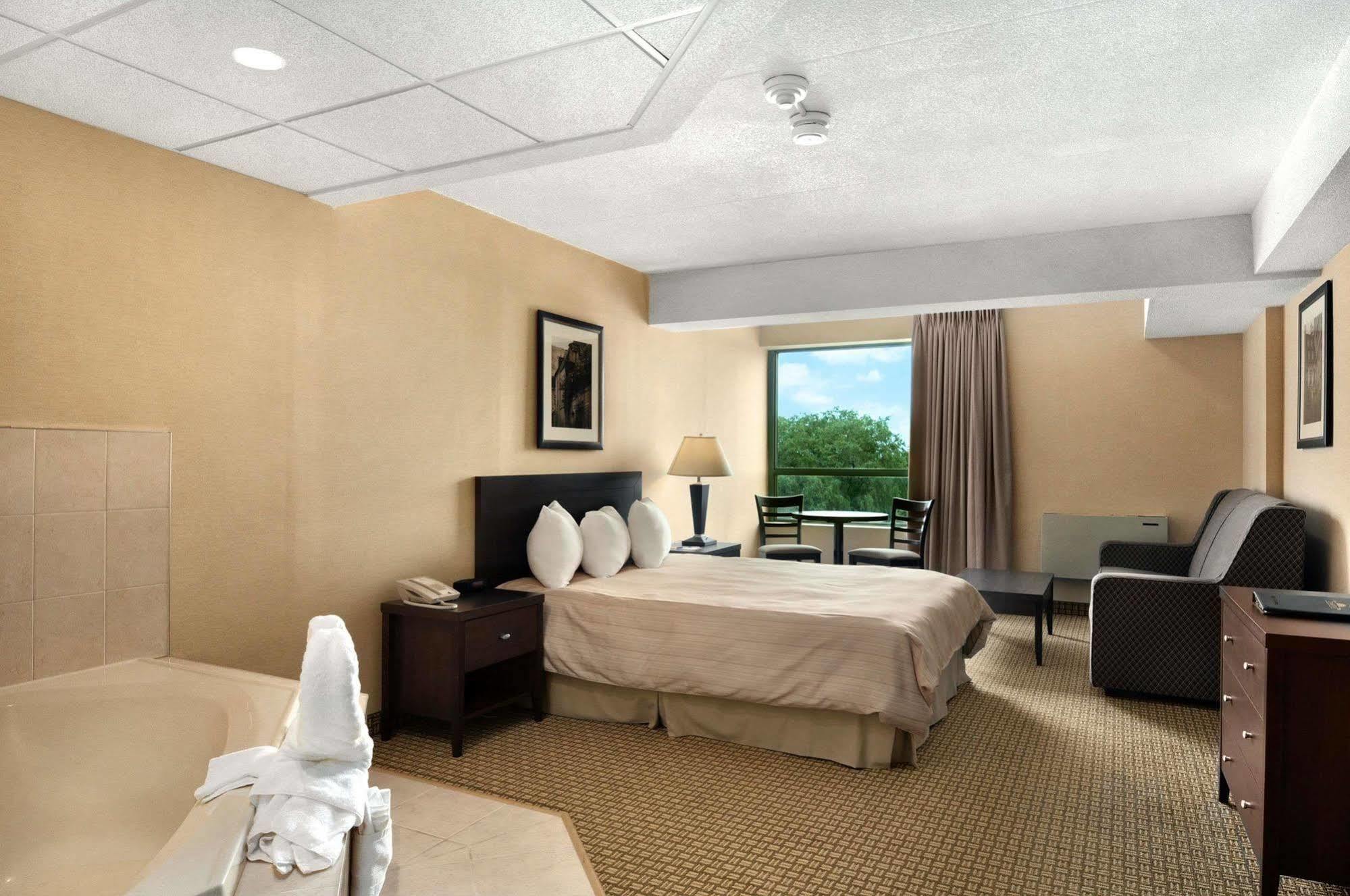 Days Inn By Wyndham Niagara Falls Lundys Lane エクステリア 写真
